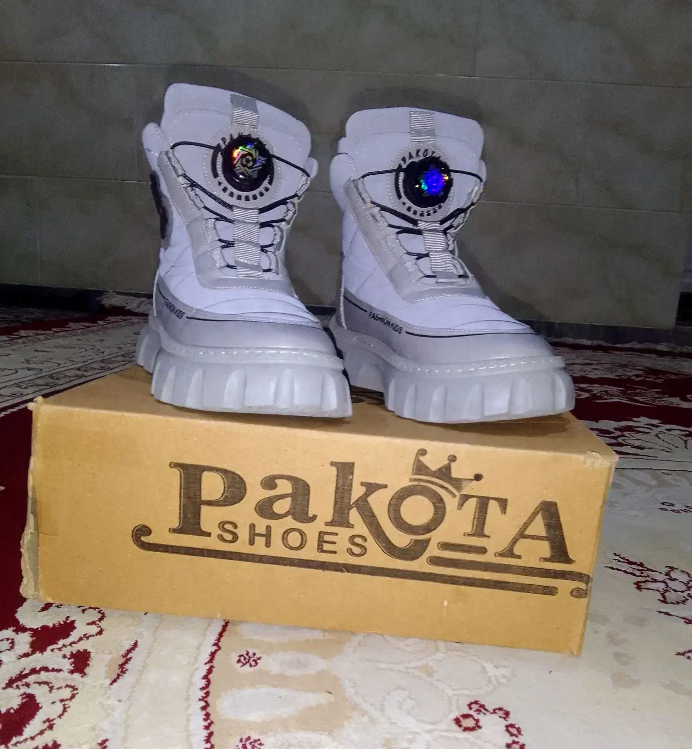 کفش|کیف، کفش، کمربند|رباط‌کریم, نصیرشهر|دیوار