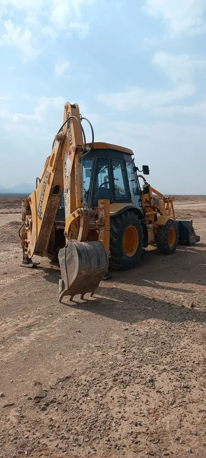 بیل بکهو ۲۲۰ ای اخر۹۳|خودرو سنگین|حاجی آباد, |دیوار