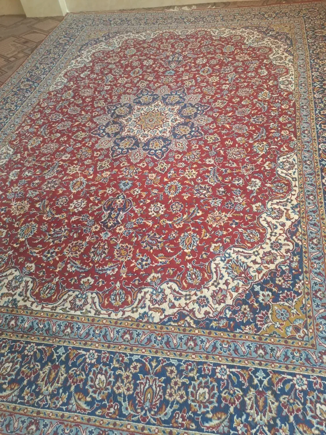 قالی کارکرده ولی تمیز|فرش|لنجان, |دیوار