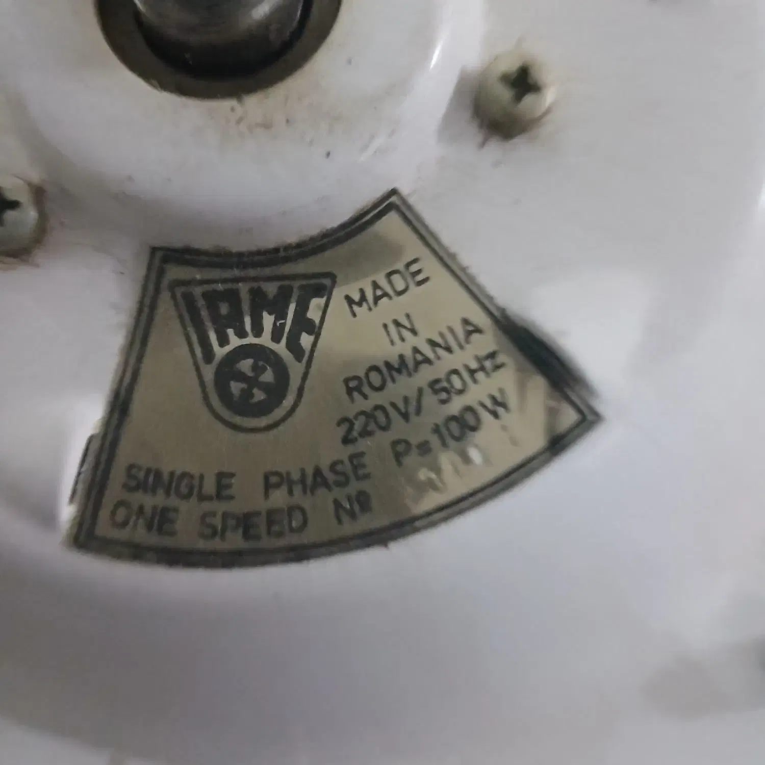 موتور پنکه سقفی|پنکه و تصفیه‌کنندهٔ هوا|اصفهان, باغ زیار|دیوار