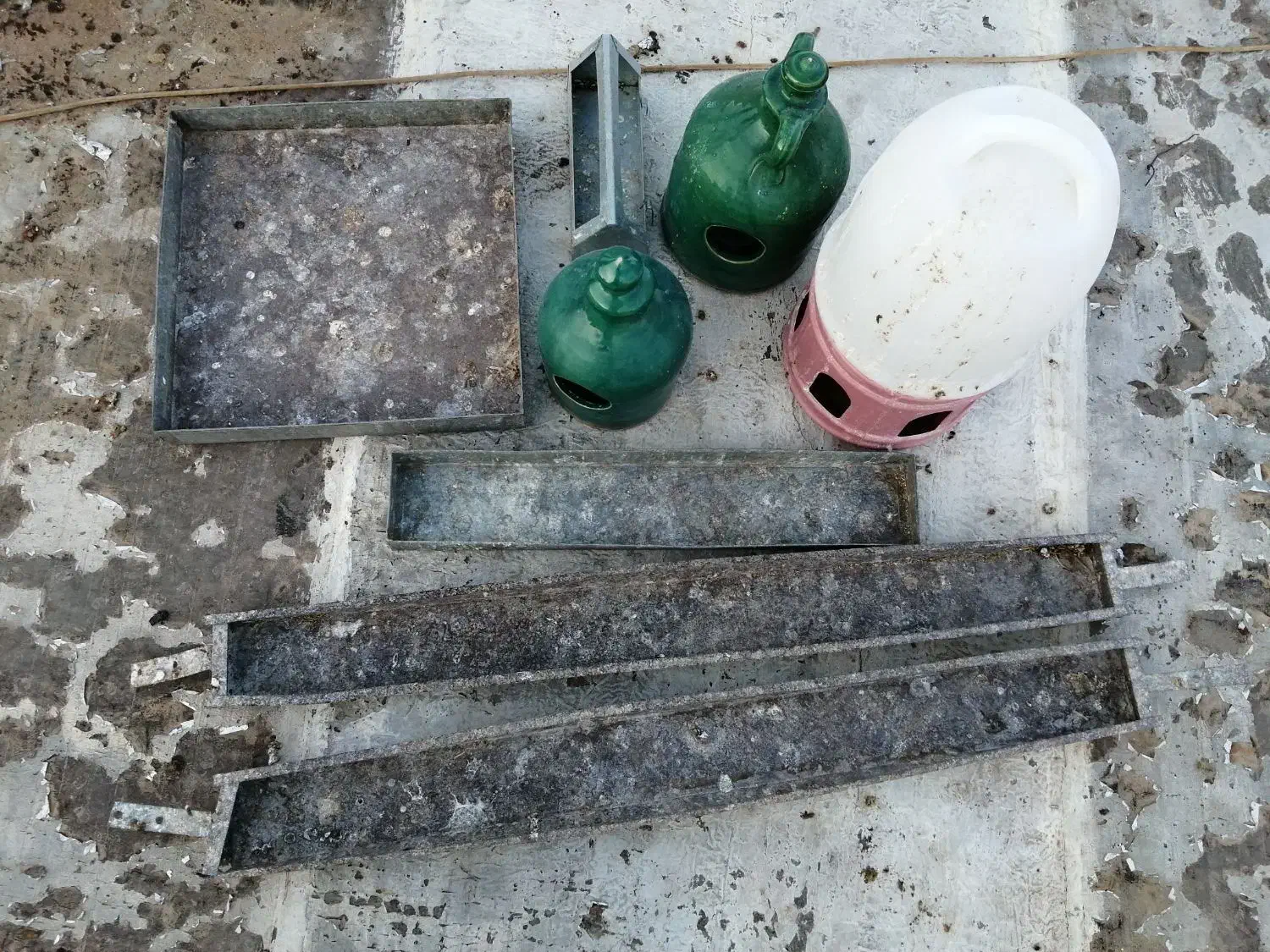 آبخوری و دونه خوری|لوازم جانبی حیوانات|شیراز, شهرک گلستان|دیوار