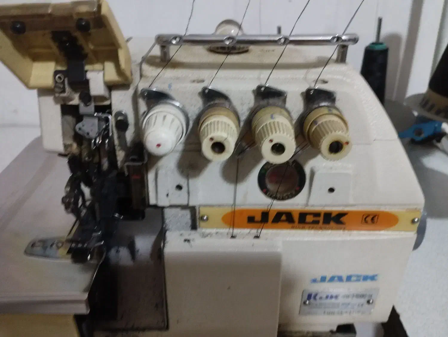 سردوز ۴ نخ جک|چرخ خیاطی و ریسندگی|آزادشهر, |دیوار