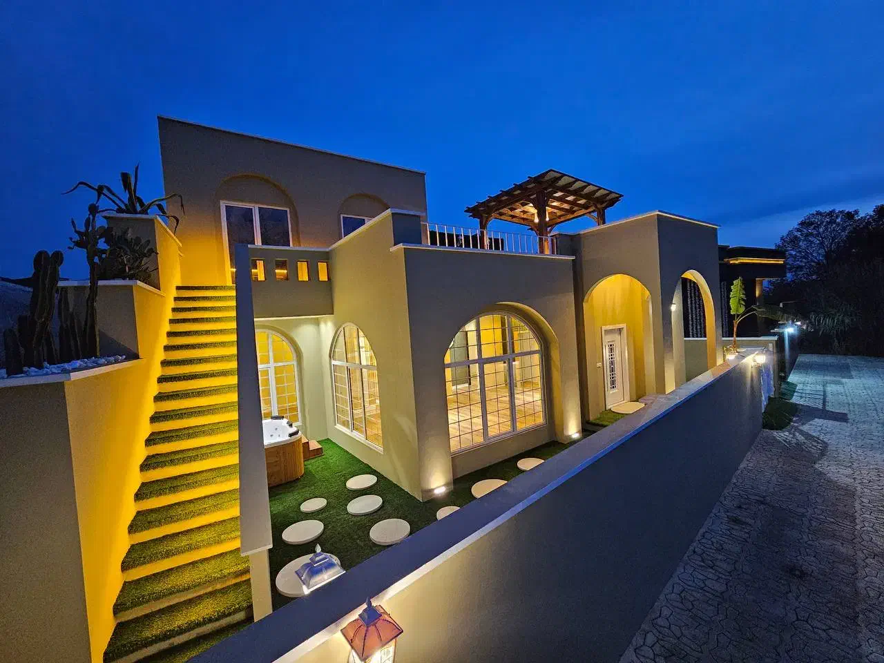 ویلا نما مراکشی/روفگاردن/شهرک با اصالت|فروش خانه و ویلا|نوشهر, |دیوار