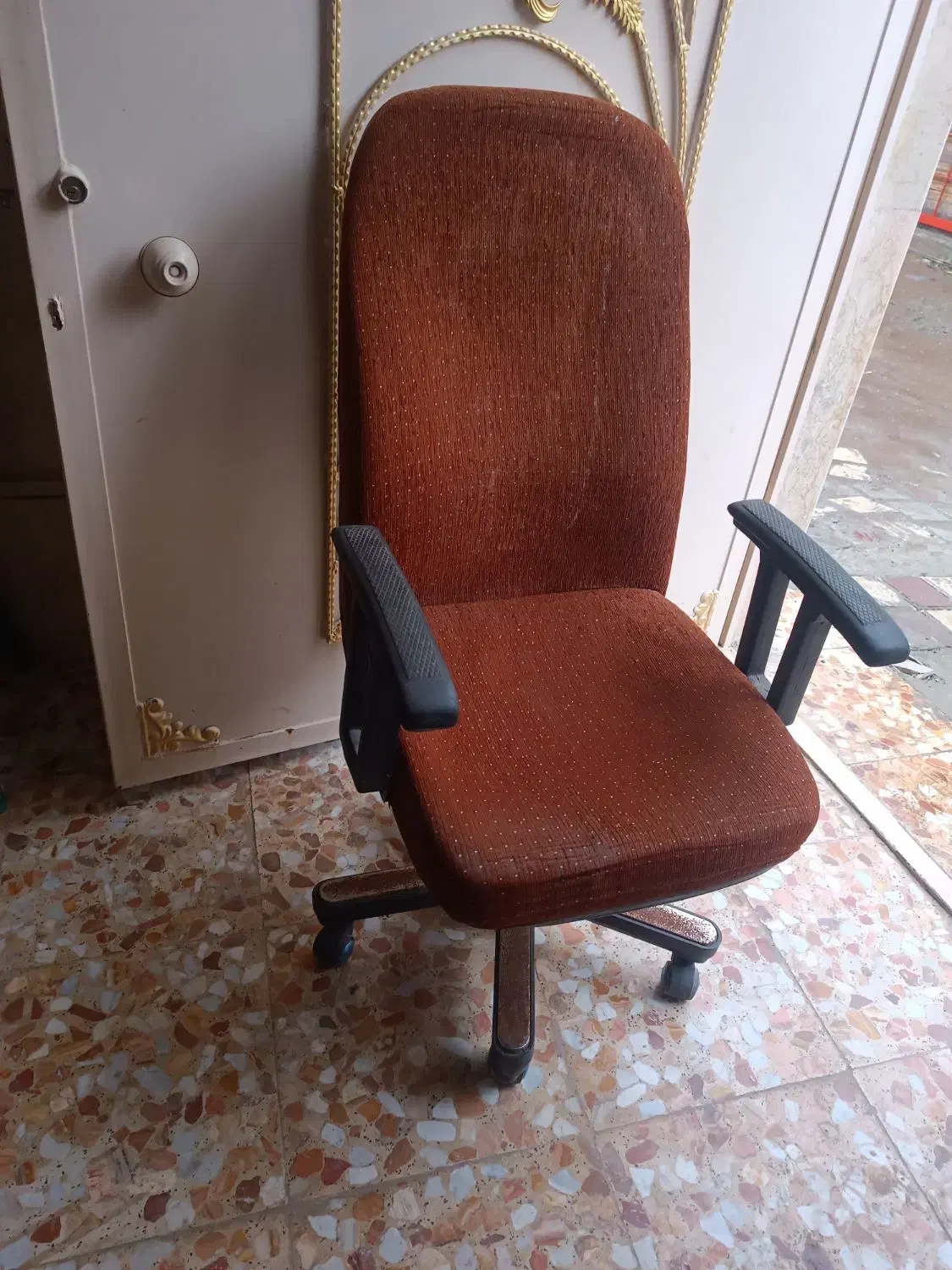 صندلی|میز تحریر و کامپیوتر|لاهیجان, کوی استادان|دیوار