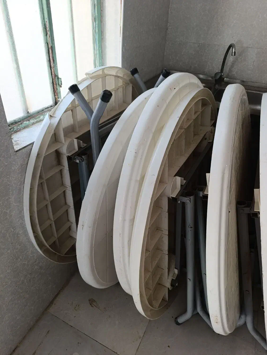 میز غذاخوری ناصر و تاشو پلاستیکی|میز و صندلی غذاخوری|هندیجان, |دیوار