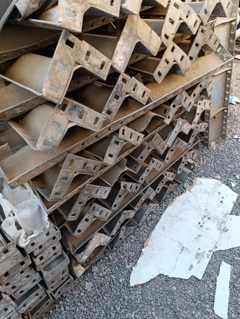 سلام انواع قالب بتن ریزی دست دوم فروشی|مصالح و تجهیزات ساختمان|بردسیر, |دیوار