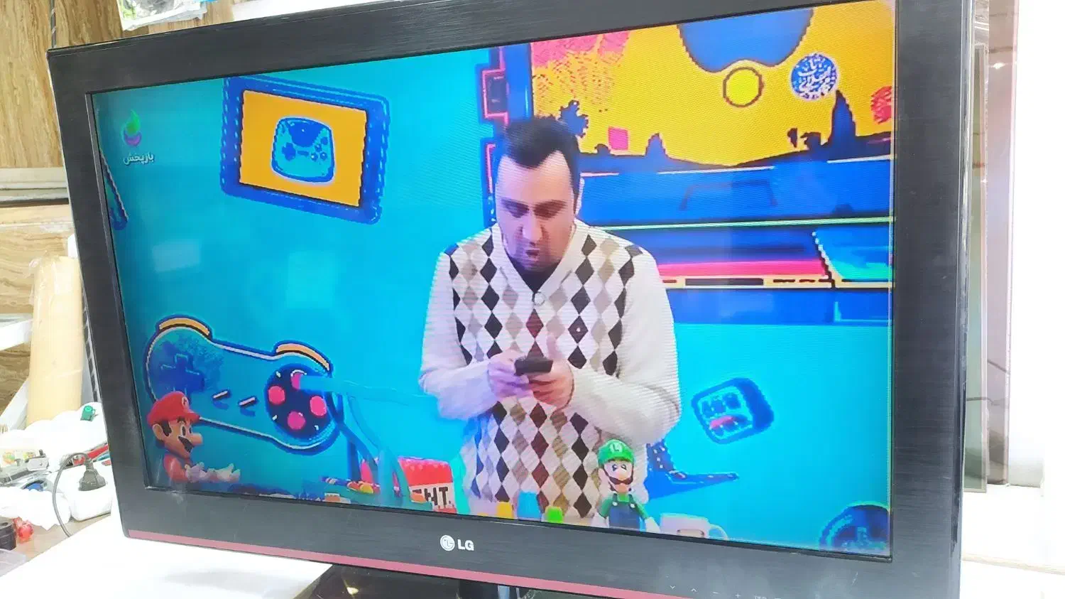 تلوزیون ال سی دی ۳۲ اینچ|تلویزیون و پروژکتور|همدان, |دیوار