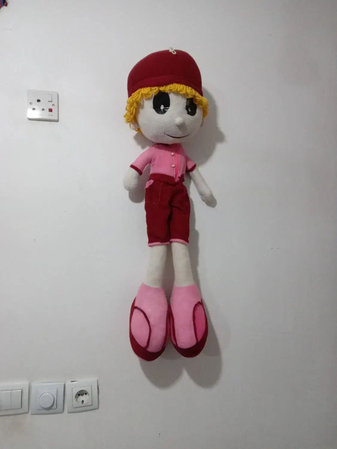 عروسک|اسباببازی|کارون, |دیوار