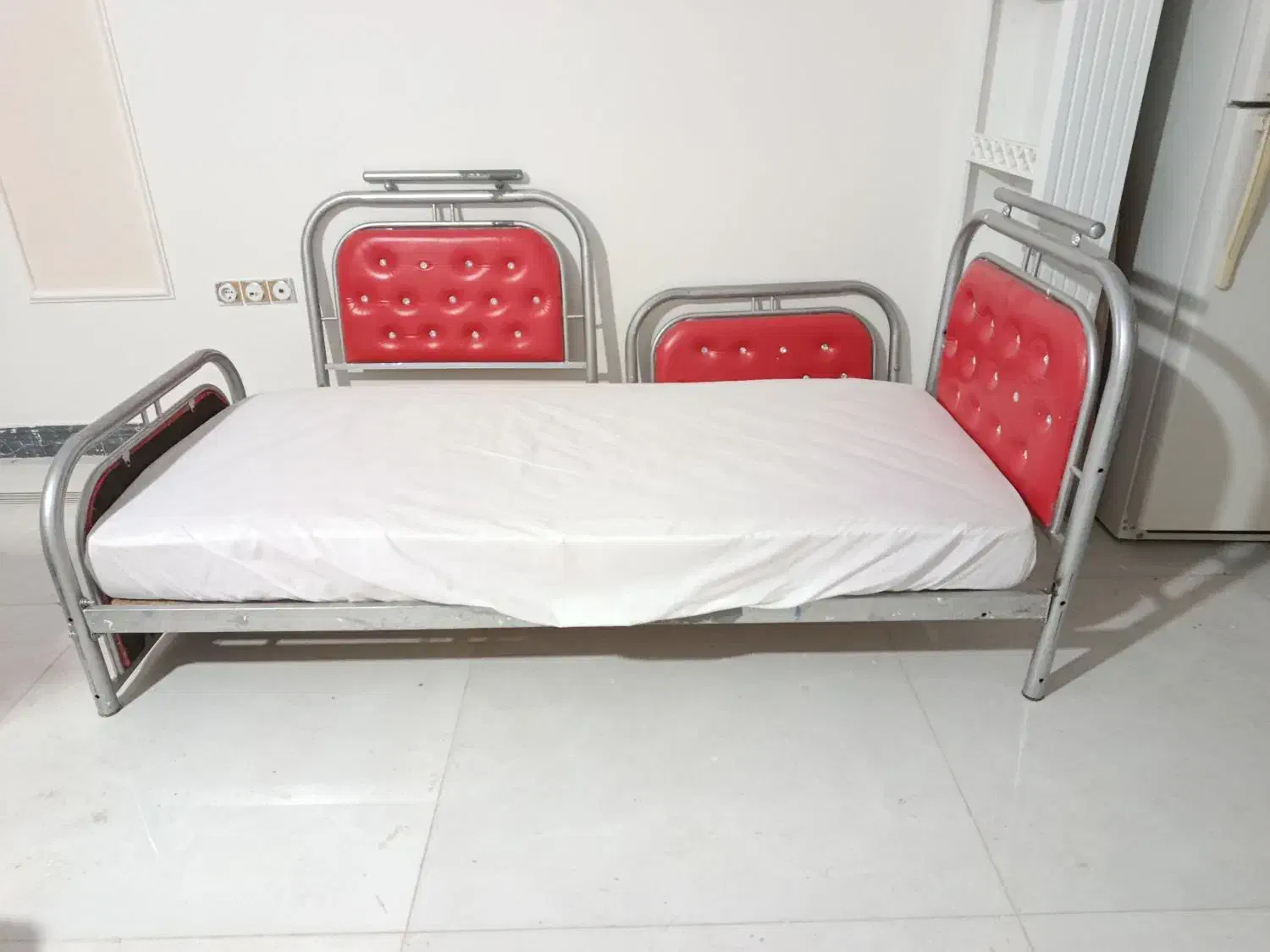 تخت یک نفره فلزی با خوشخواب|تخت و سرویس خواب|مشهد, الهیه|دیوار