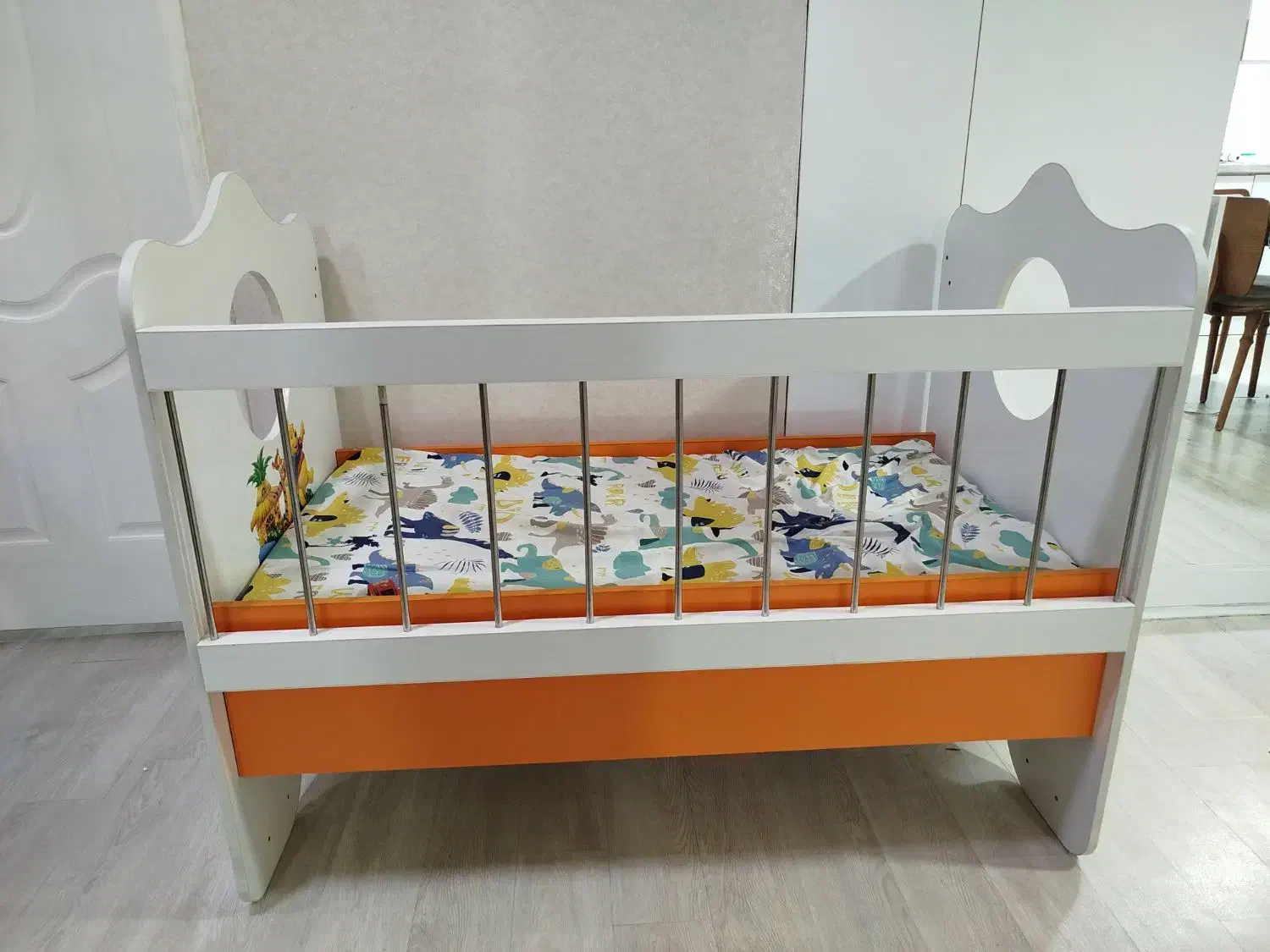 تخت کودک|تخت و صندلی بچه|امیدیه, |دیوار