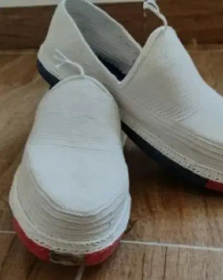 کلاش|کیف، کفش، کمربند|مریوان, |دیوار