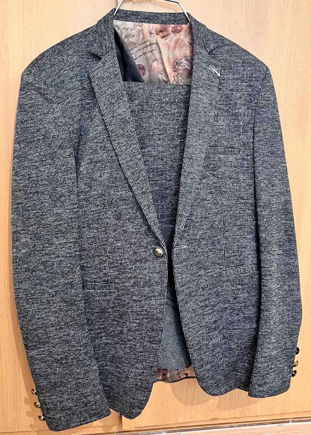 کت و شلوار|لباس|صحنه, |دیوار