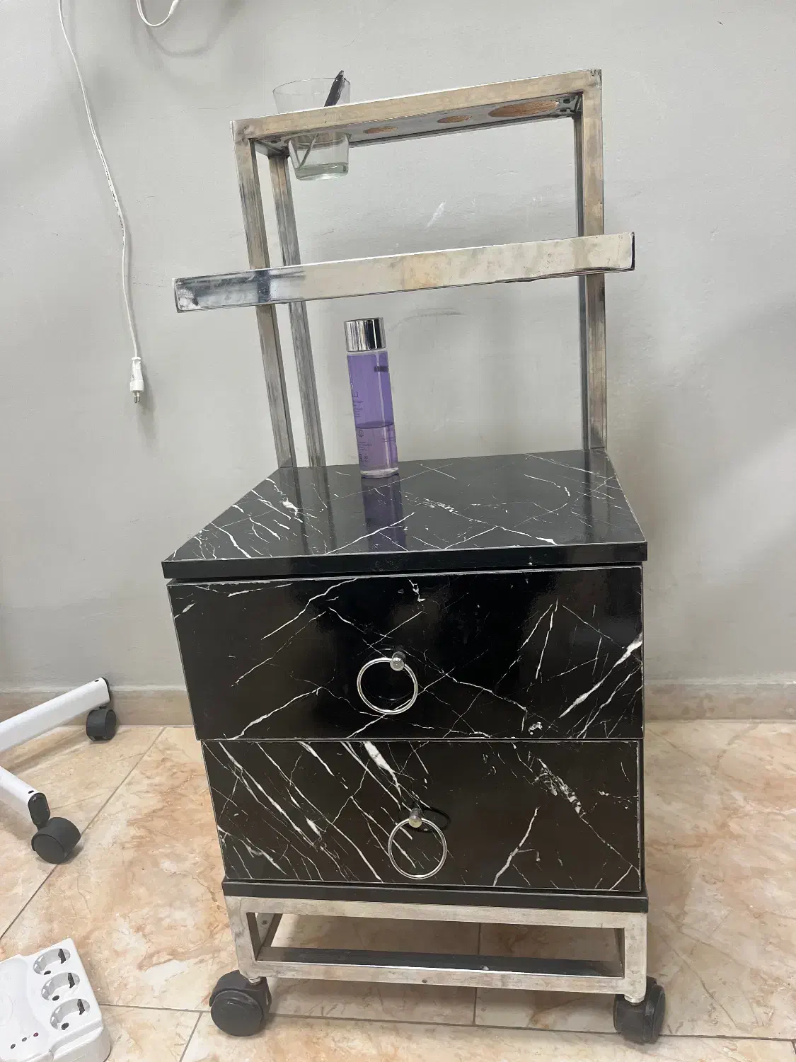 ترولی ۳طبقه ۲عدد کشو داره|آرایشگاه و سالن‌های زیبایی|ساری, |دیوار