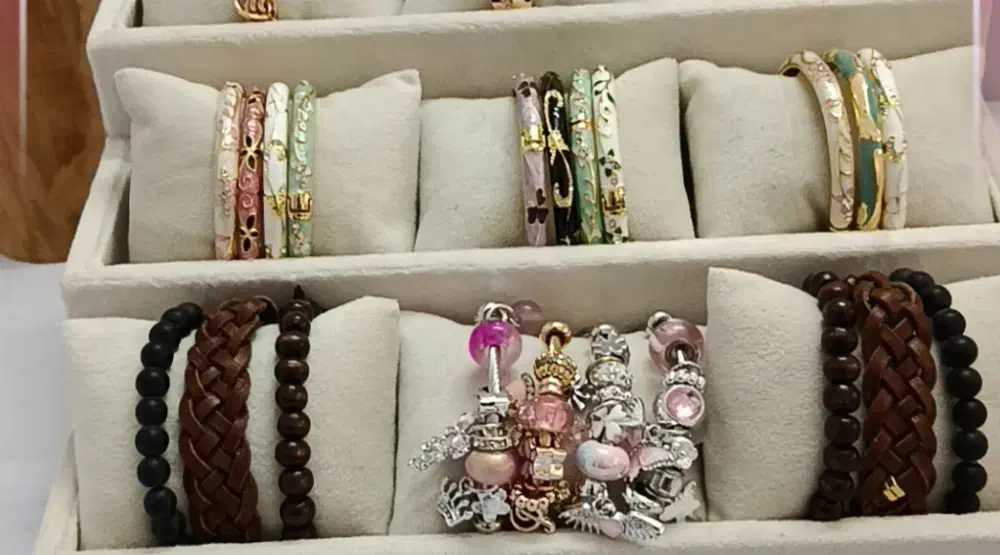 بنگلها و پاندوراهای زیبا|بدلیجات|ابریشم, |دیوار