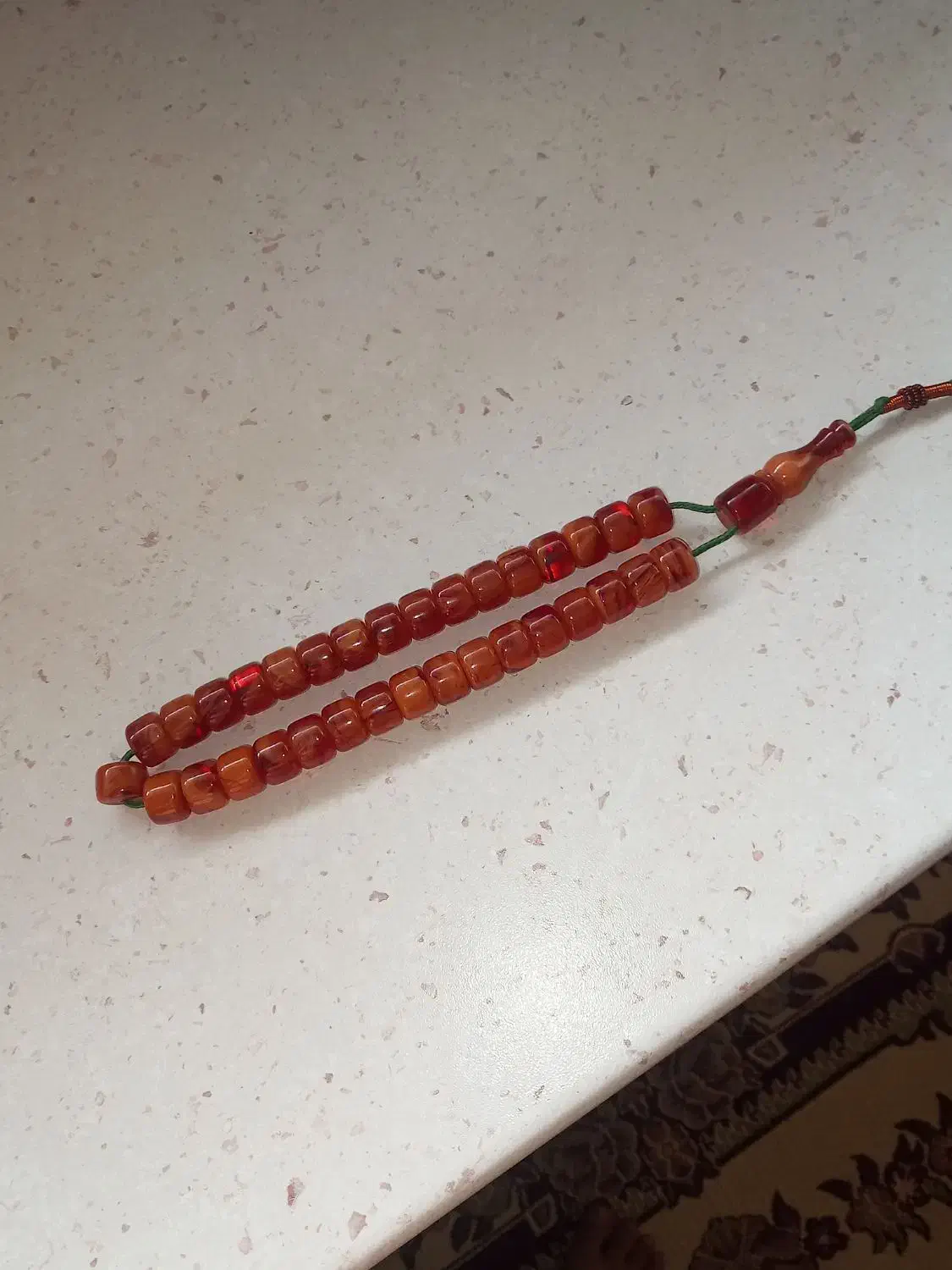 تسبیح کهربای کهنه رگه دار|کلکسیون اشیاء عتیقه|نقده, |دیوار