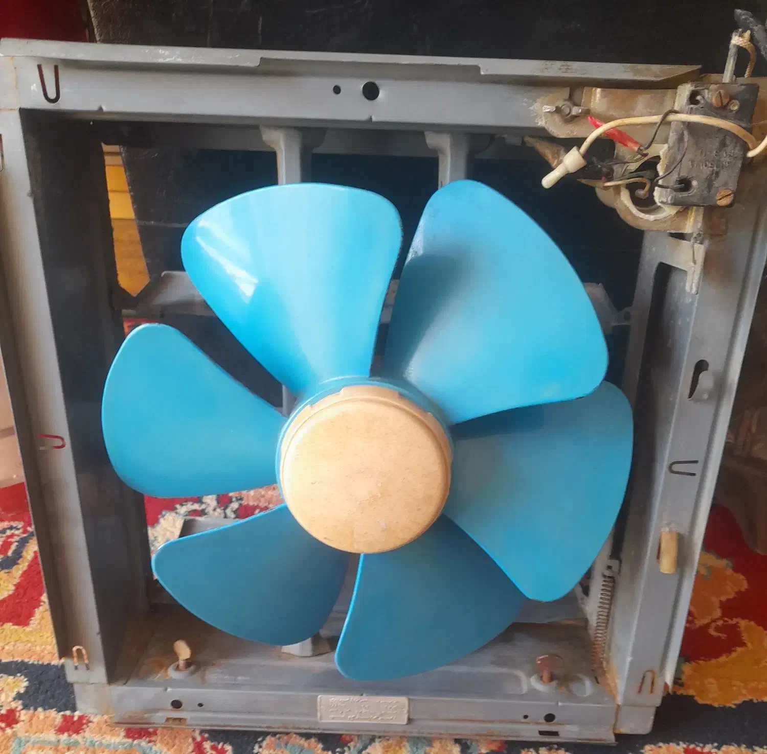 یک عدد هواکش|پنکه و تصفیه‌کنندهٔ هوا|بروجرد, |دیوار