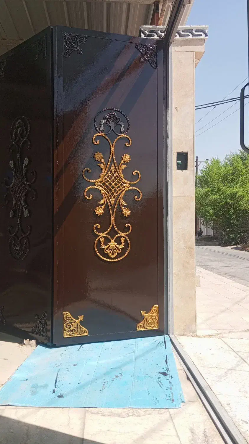 کار تخریب کندن ایزوگام رنگ آمیزی در پنجره|خدمات پیشه و مهارت|باوی, |دیوار