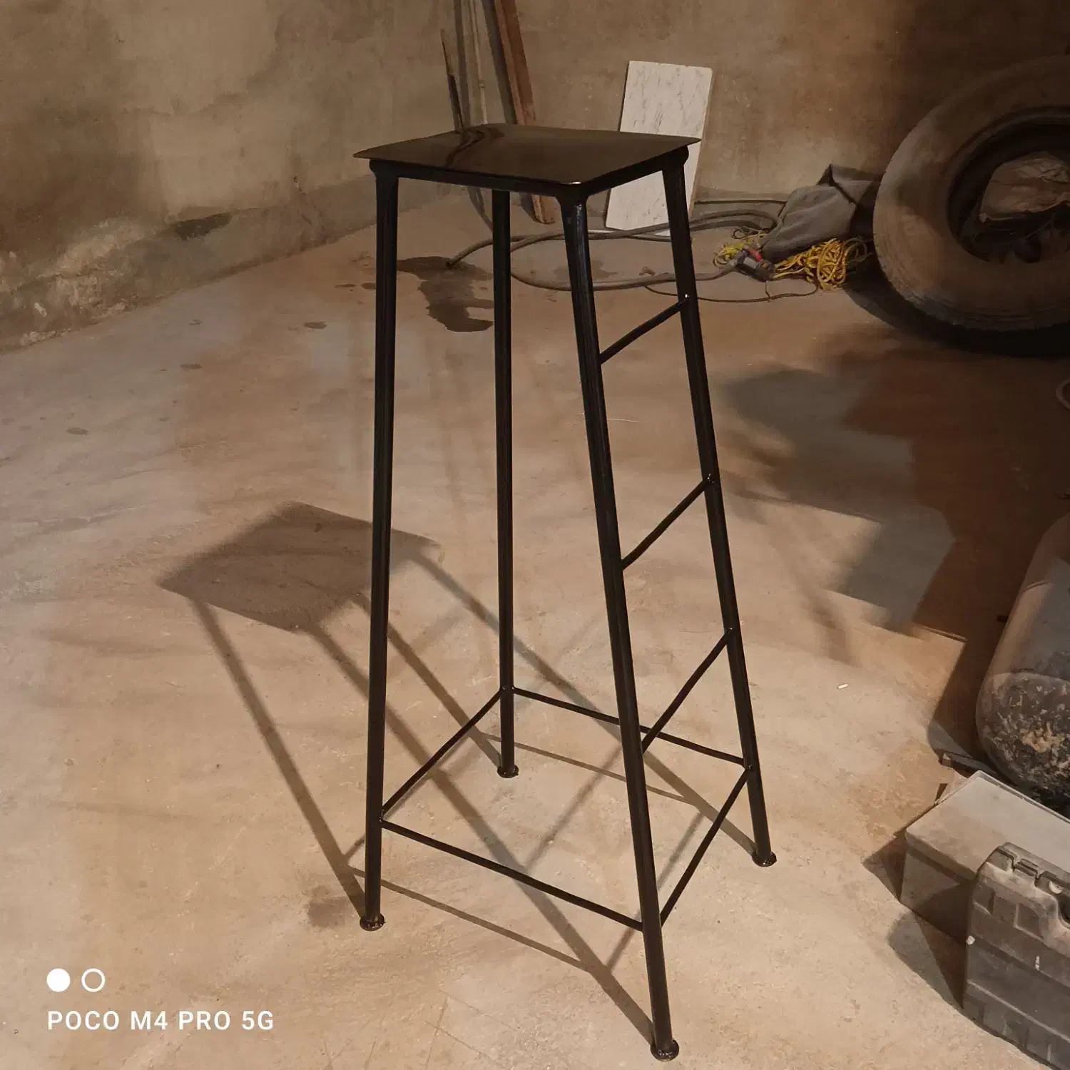 چهارپایه لوله فلزی|ابزارآلات|کبودرآهنگ, |دیوار