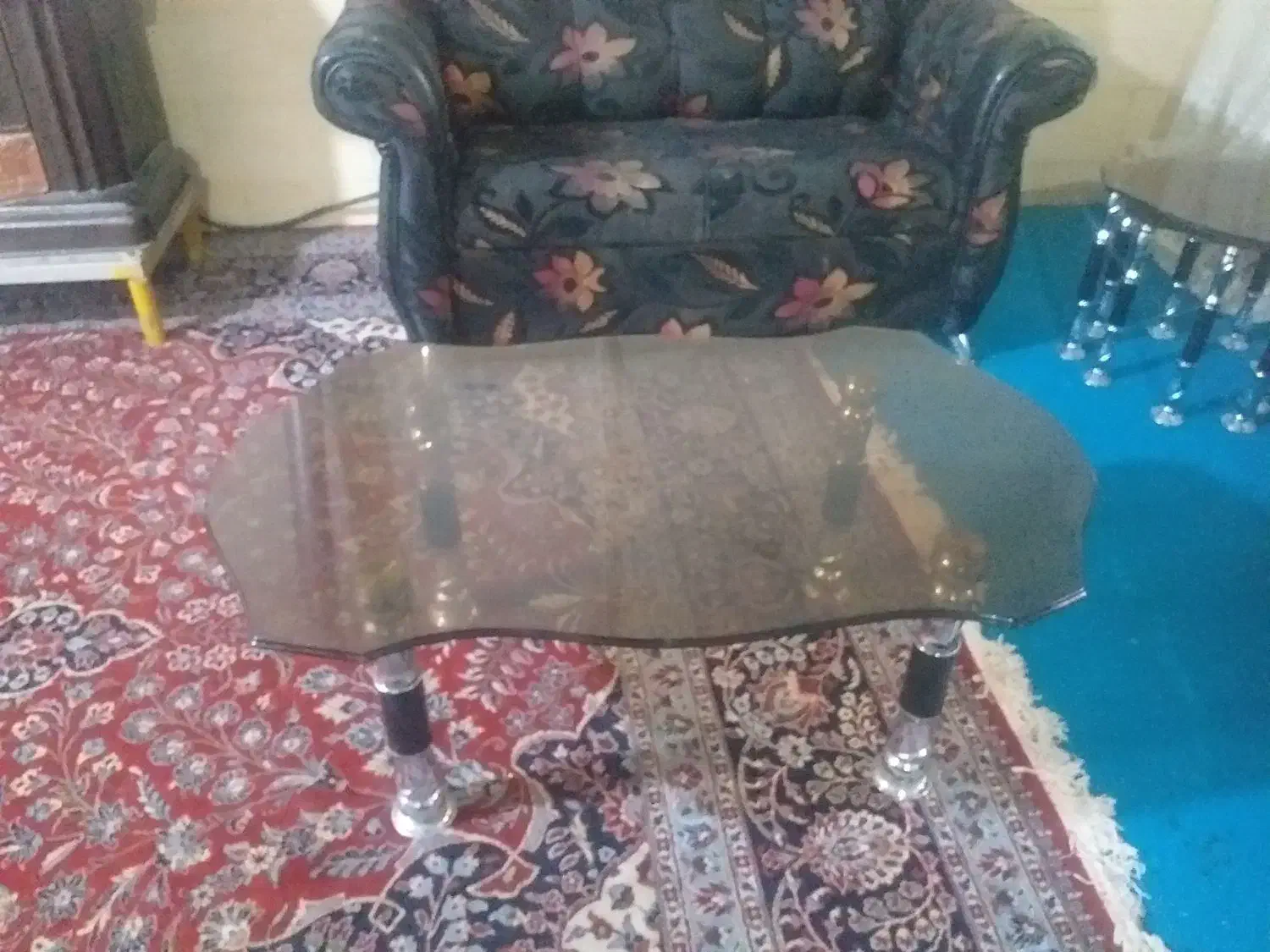 مبل ۷نفره چرم پارچه  پایه استیل با عسلی ومیزوسط|مبلمان خانگی و میز عسلی|حاجی آباد, |دیوار