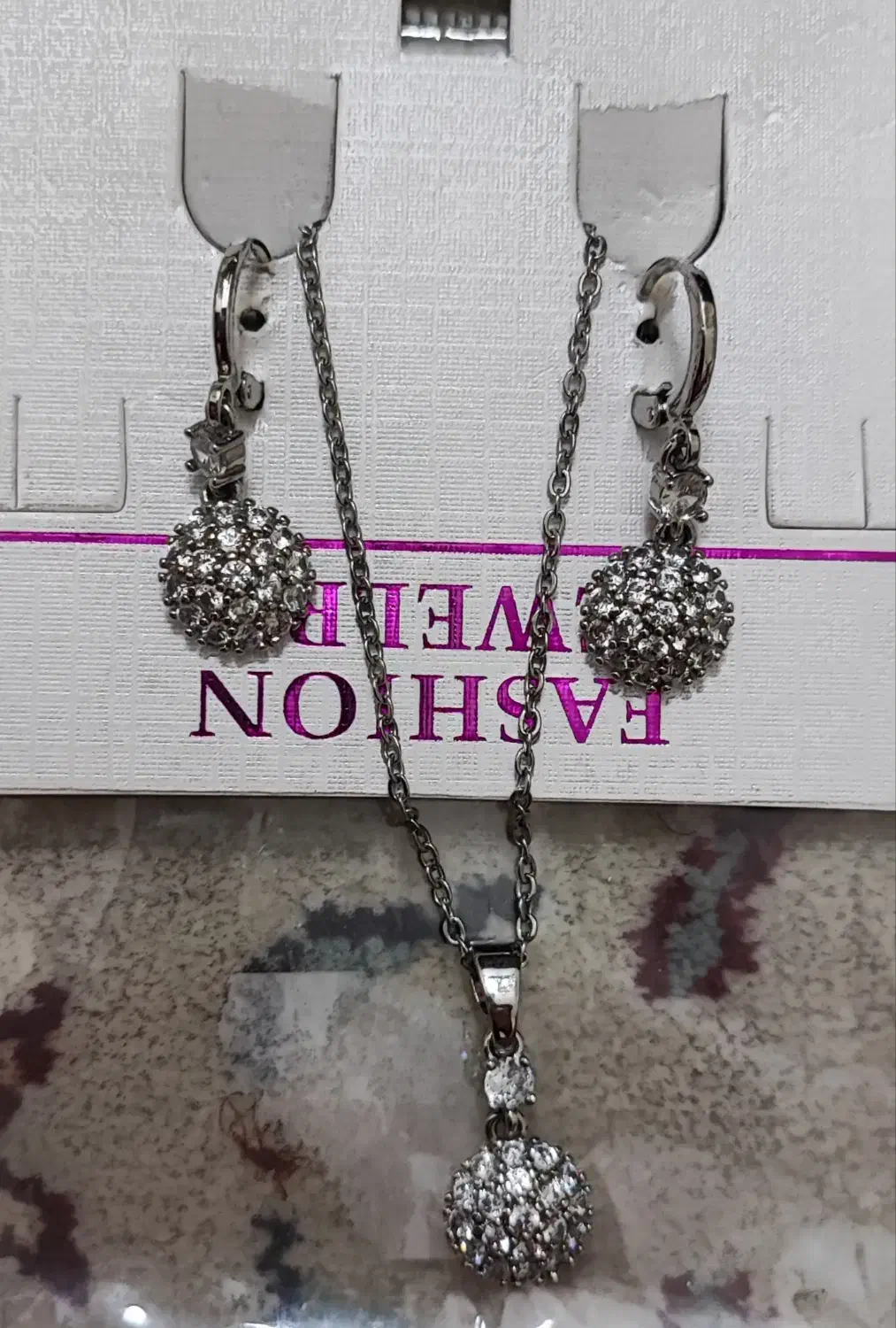 ست گوشواره وگردنبندبدل جنس خوب قیمت مناسب نقره ای|بدلیجات|مشهد, امام خمینی|دیوار