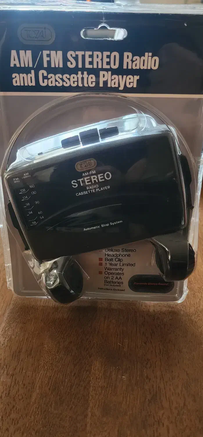 واکمن استریو همراه با رادیو و هدفون کلکسیونی|کلکسیون و سرگرمی|شیراز, بعثت|دیوار