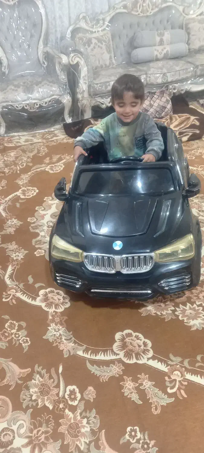 ماشین شارژی دوموتوره۶تومن|اسباببازی بچه|سراب, |دیوار