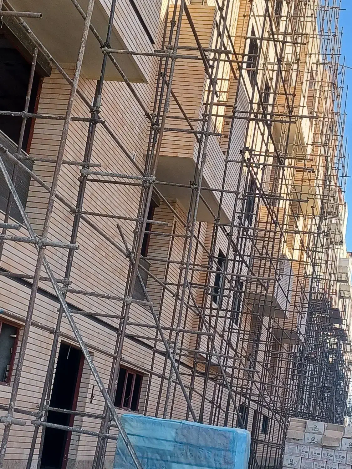نیازمند  استاد داربست بند ساختمانی در سیرجان|استخدام معماری، عمران و ساختمانی|شیراز, گل سرخ|دیوار