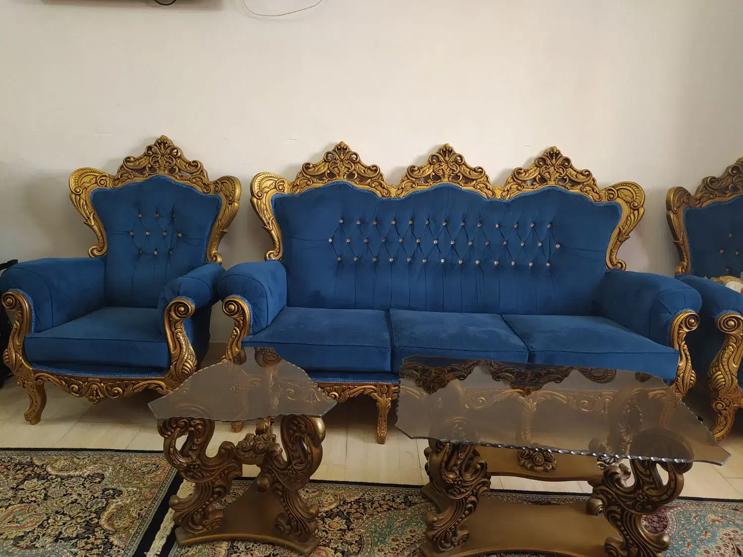 مبل سلطنتی ۹ نفره همراه با جلو مبلی ودوتا میز عسلی|مبلمان خانگی و میز عسلی|آستانه اشرفیه, |دیوار