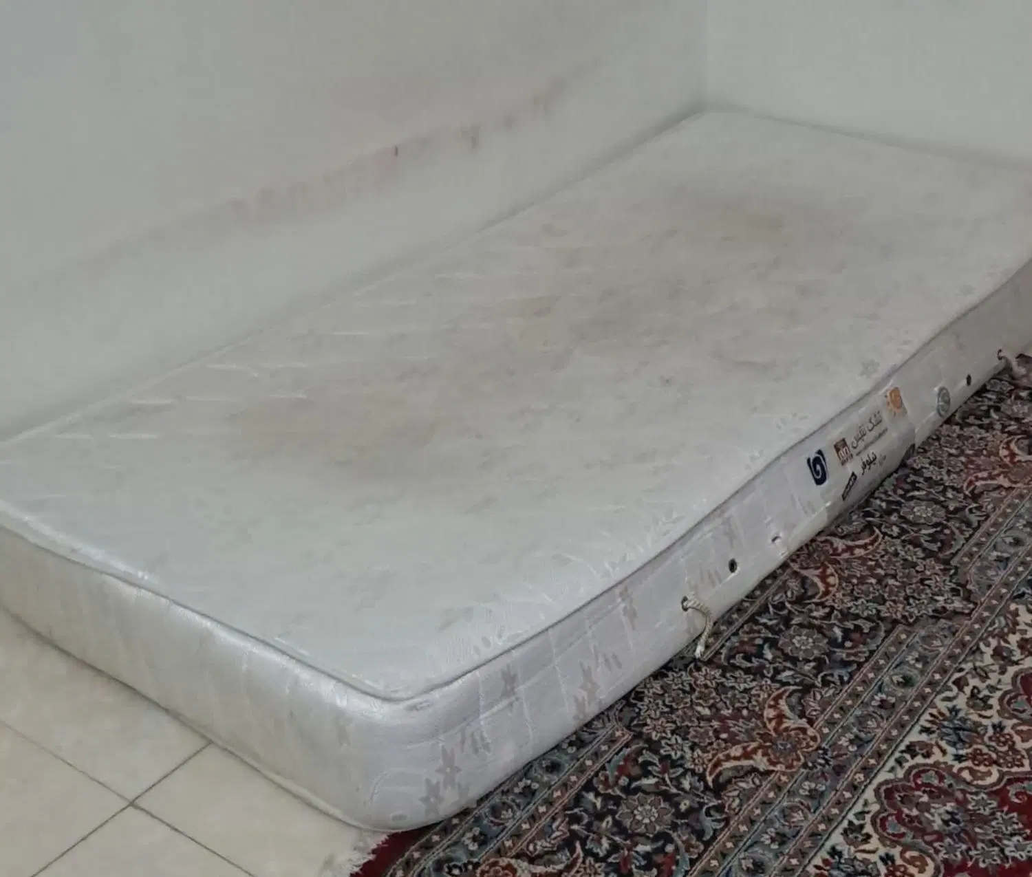 تشک|تشک تختخواب|اصفهان, دستگرده|دیوار