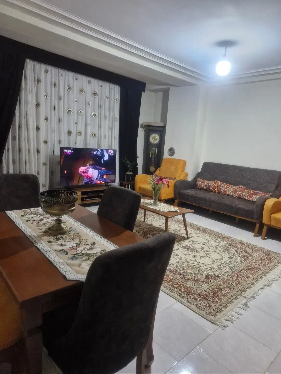 منزل مبله روزانه و ساعتی|اجارهٔ کوتاه‌مدت آپارتمان و سوئیت|شیراز, شهرک آرین|دیوار