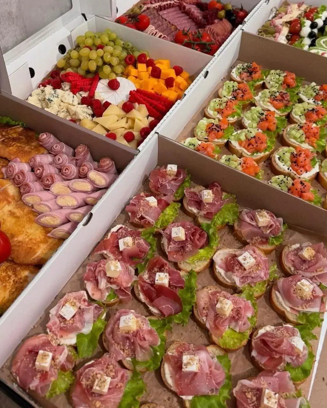 خدماتی خانم و اقا در اشپز خانه فست فود|استخدام خدمات فروشگاه و رستوران|کیش, |دیوار