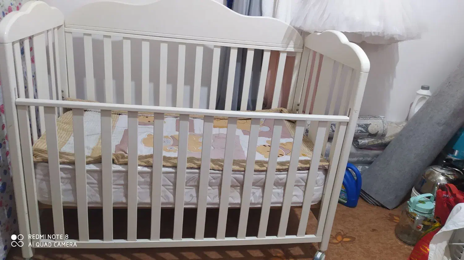 تخت خواب|تخت و صندلی بچه|هشتگرد, هشتگرد قدیم|دیوار