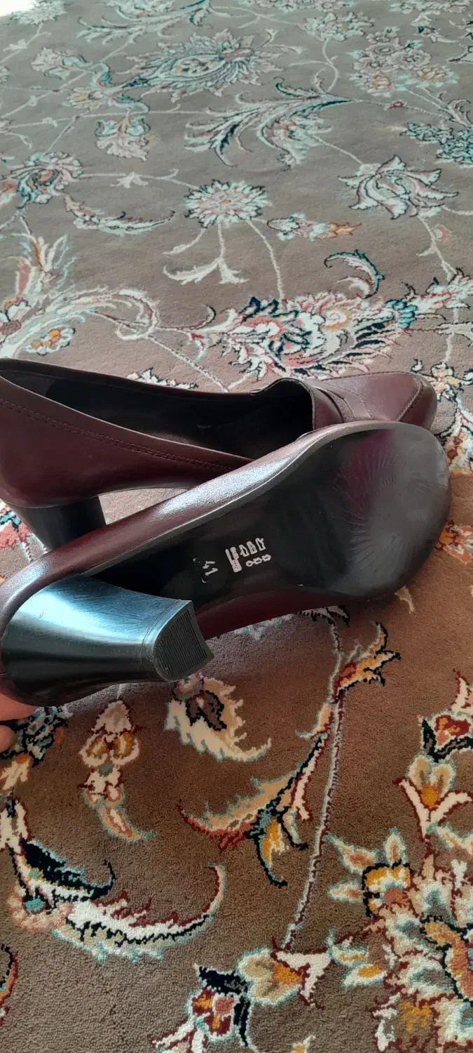 فروش یک جفت کفش چرم طبیعی|کیف، کفش، کمربند|اصفهان, فرح آباد|دیوار