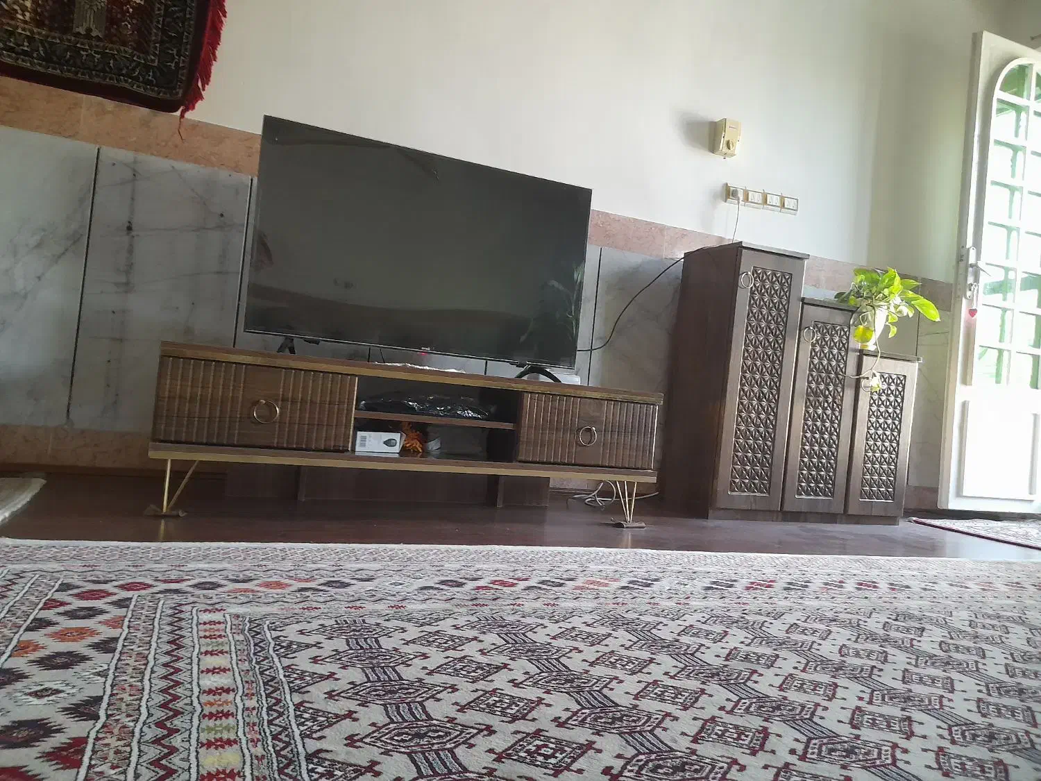 میز تلوزیون خوش رنگ در حد نو|میز تلویزیون|گنبد کاووس, |دیوار