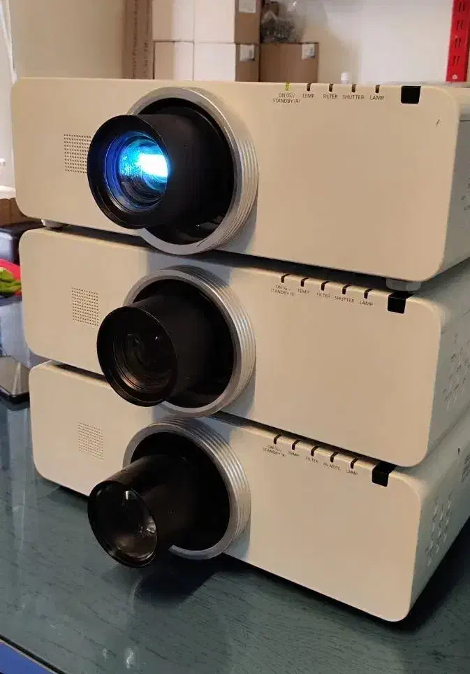 ویدئو پروژکتور پاناسونیک Panasonic PT-EZ570U|تلویزیون و پروژکتور|تهران, جمالزاده|دیوار