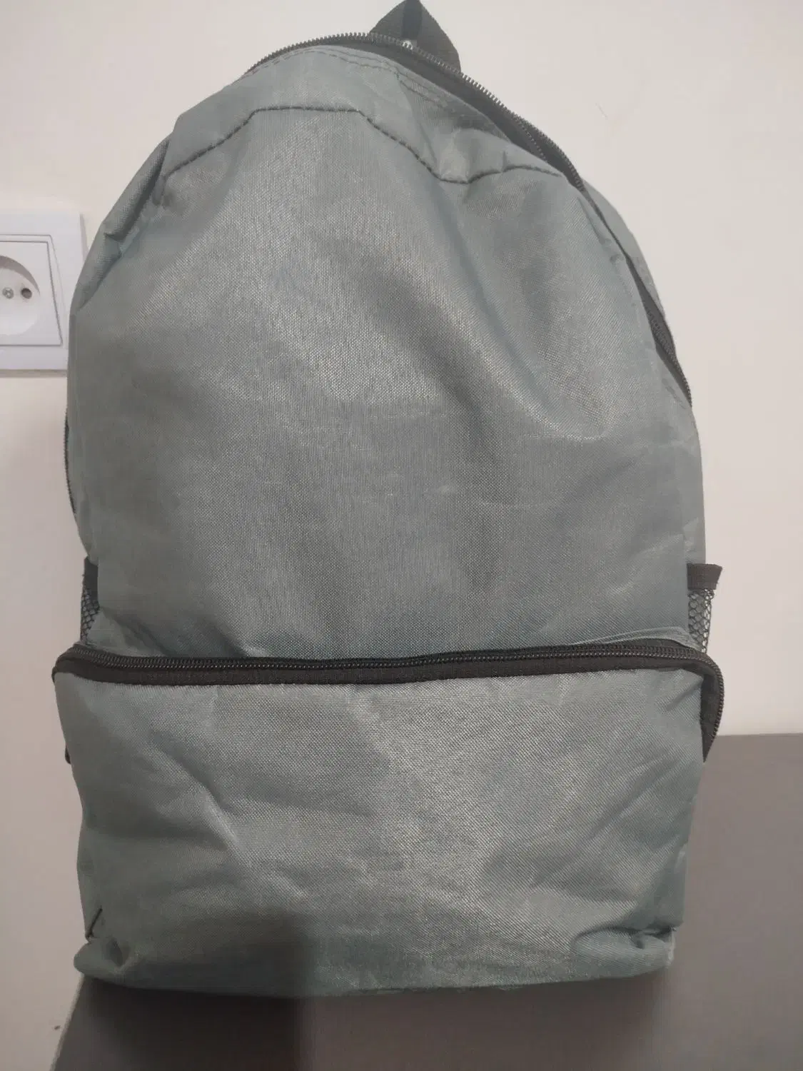 کیف مدرسه نو|کیف، کفش، کمربند|هشتگرد, شهرک راه آهن|دیوار