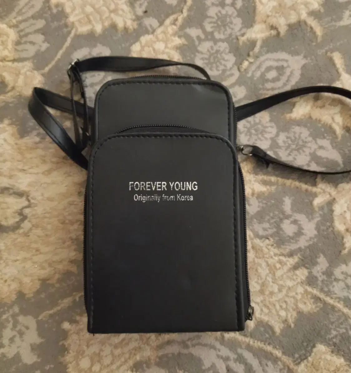 کیف|کیف، کفش، کمربند|هشتگرد, شهرک ولیعصر (مصلی)|دیوار