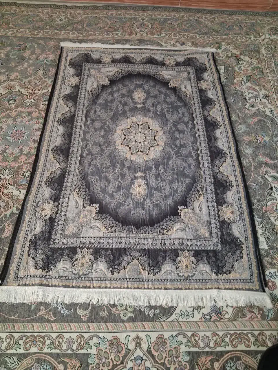 نمدی رو فرشی|گلیم، جاجیم، گبه|ساوه, |دیوار