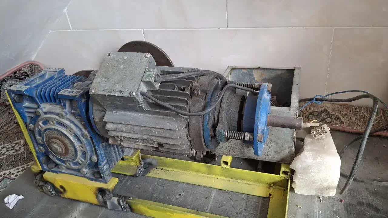 بالابر دست ساز ۴۰۰ کیلویی|ماشینآلات صنعتی|تهران, مینای شمالی (مخبر)|دیوار