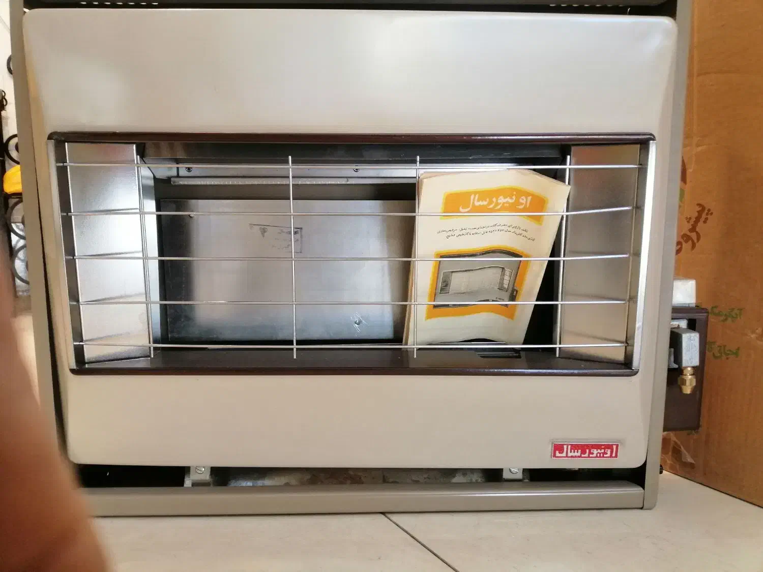 بخاری اونیورسال قدیمی|بخاری، هیتر، شومینه|زرقان, |دیوار