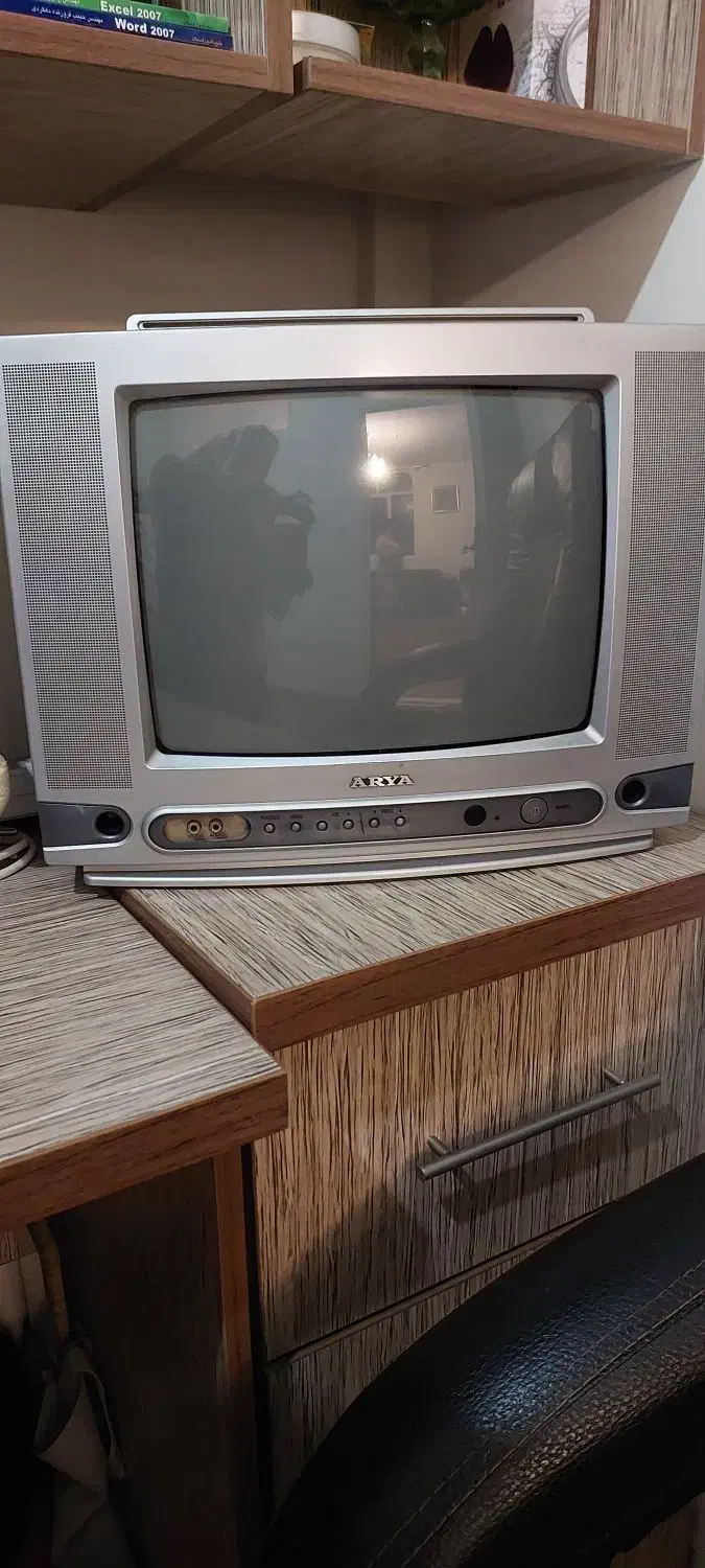 تلوزیون ۱۴ اینچ|تلویزیون و پروژکتور|اندیشه, اندیشه فاز ۱|دیوار