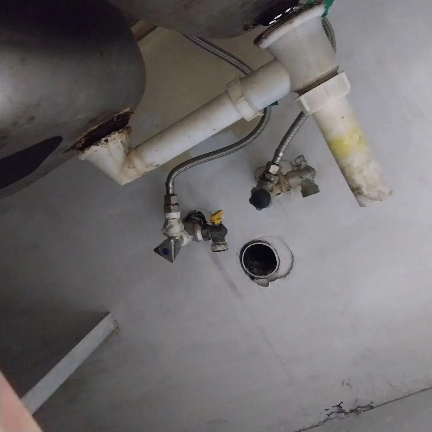 تعمیرات شیرآلات نصب|خدمات پیشه و مهارت|کاشان, پشت شهربانی|دیوار