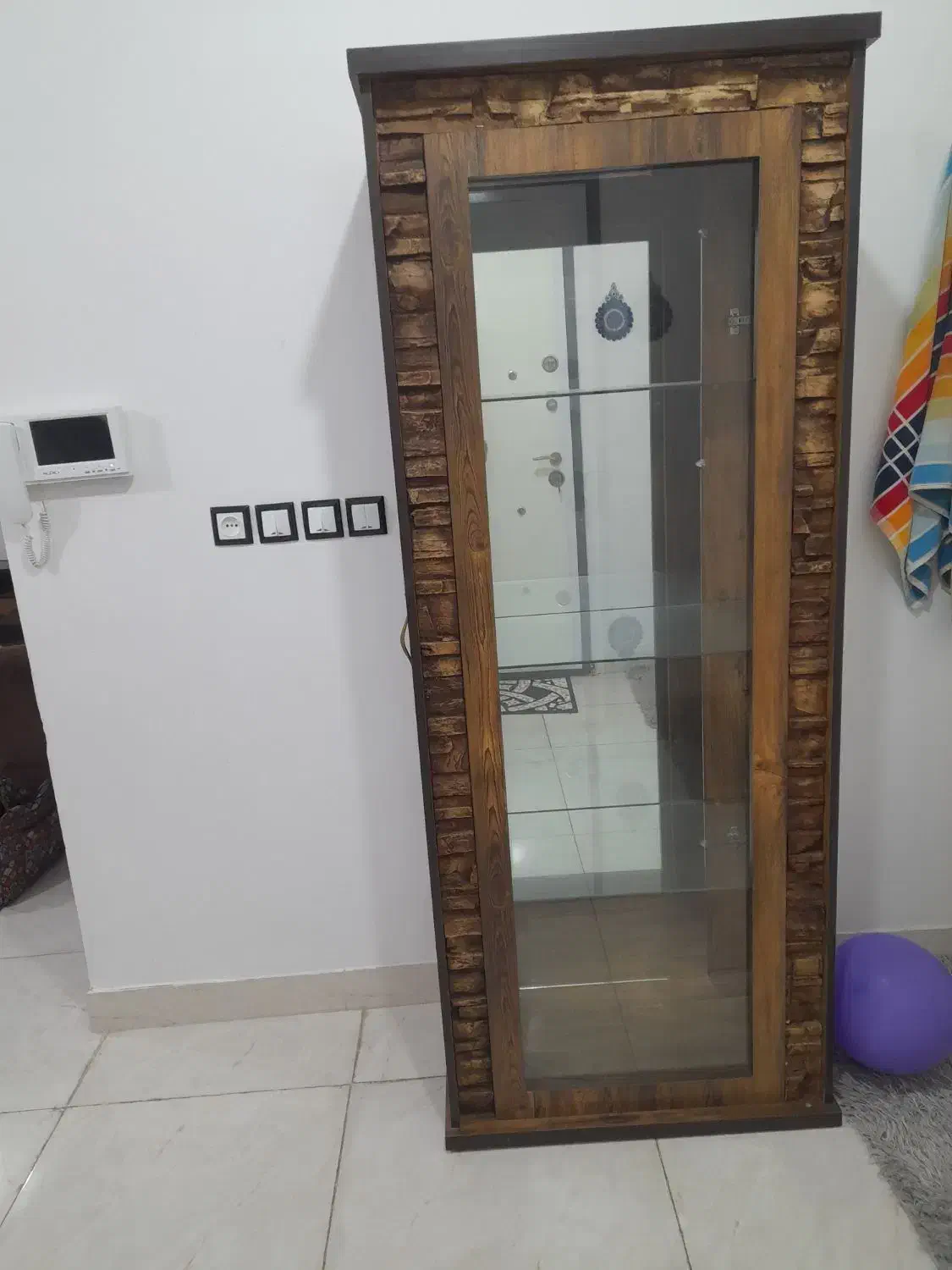 یک عدد ویترین طرح آنتیک درحد نو بدون خط وخش|بوفه، ویترین، کنسول|لاهیجان, آهندان|دیوار