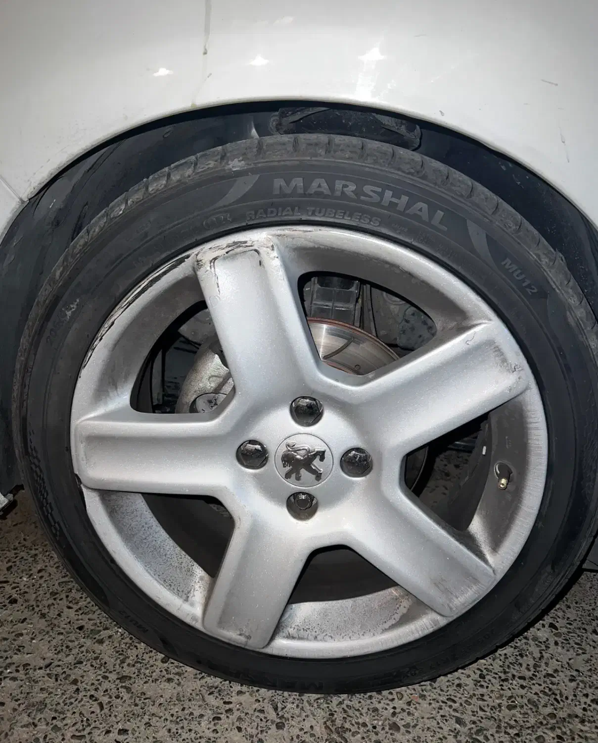 رینگ ۱۷ چلنجر و لاستیک مارشال ۲۰۵/۴۵/۱۷|قطعات یدکی و لوازم جانبی|تهران, اختیاریه|دیوار