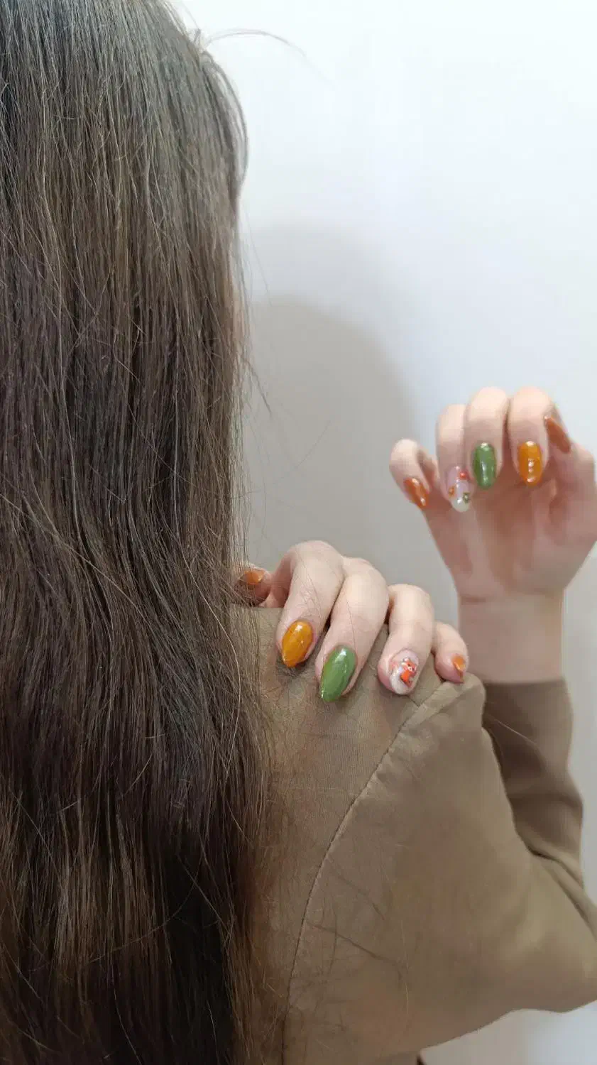 کاشت ناخن . ژلیش . ترمیم|خدمات آرایشگری و زیبایی|بروجرد, |دیوار