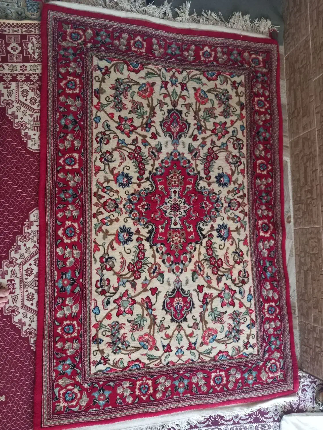 فرش دست بافت نیم زر به نخ کرک بافته شده|فرش|مشکین‌دشت, |دیوار