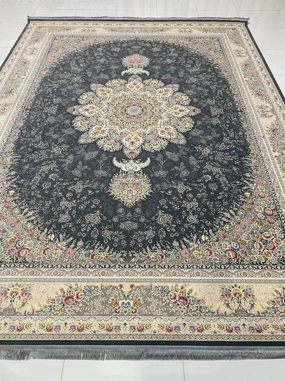 فرش ۹ متری۱۲۰۰شانه / برند معتبر/قیمت حراجی نخ اصل|فرش|همدان, |دیوار