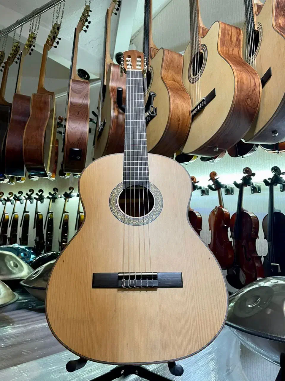 گیتار|گیتار، بیس، امپلیفایر|اراک, |دیوار