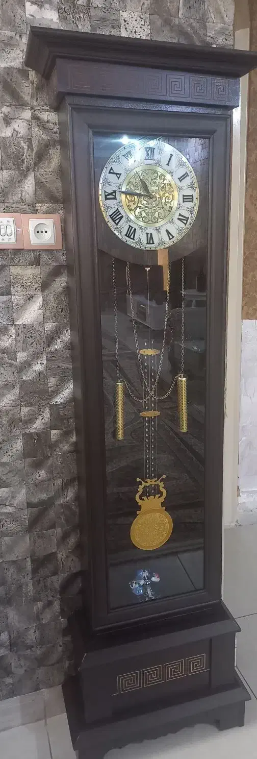 ساعت|ساعت دیواری و تزئینی|ری, سیزده آبان|دیوار