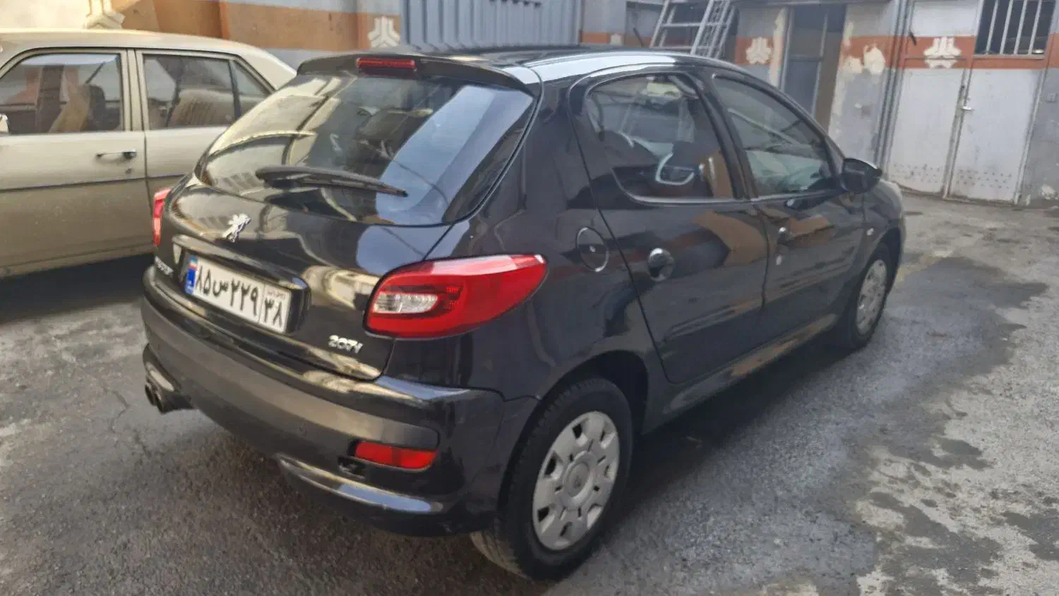 پژو ۲۰۷ مدل ۹۸ بدون رنگ کارکرد ۶۰۰۰۰|خودرو سواری و وانت|کرج, شهرک احمدیه‎|دیوار